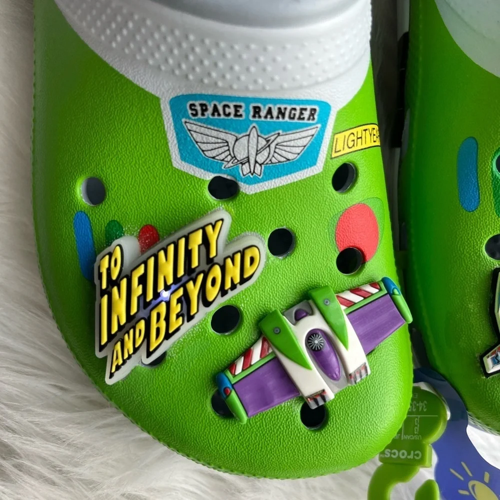 🆕Disney Toy Story Crocs Buzz Lightyear Light up Size J3 W5